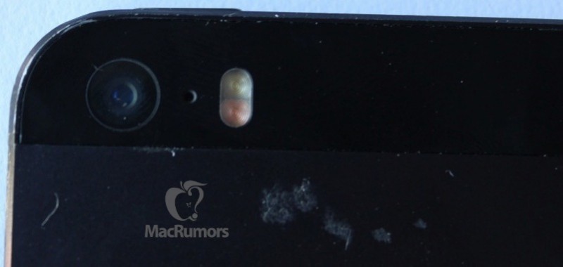 Câmera traseira, microfone e flash dual-LED no protótipo do iPhone 5S