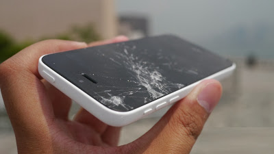 iphone 5c com tela quebrada